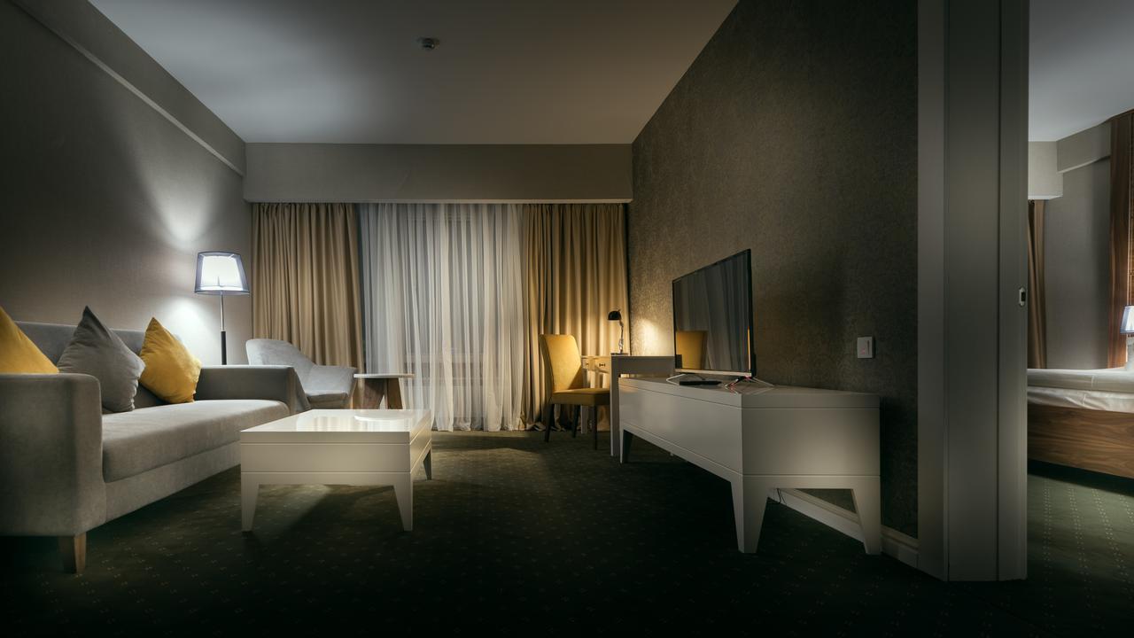 The Square Hotel Astana Ngoại thất bức ảnh
