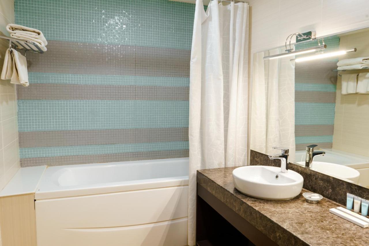 The Square Hotel Astana Ngoại thất bức ảnh
