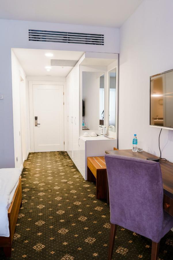 The Square Hotel Astana Ngoại thất bức ảnh