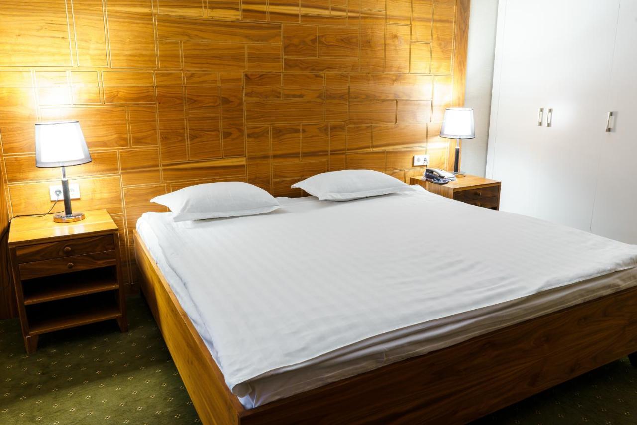 The Square Hotel Astana Ngoại thất bức ảnh